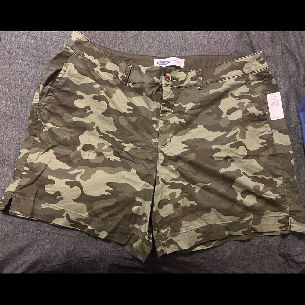 Camouflage cotton shorts